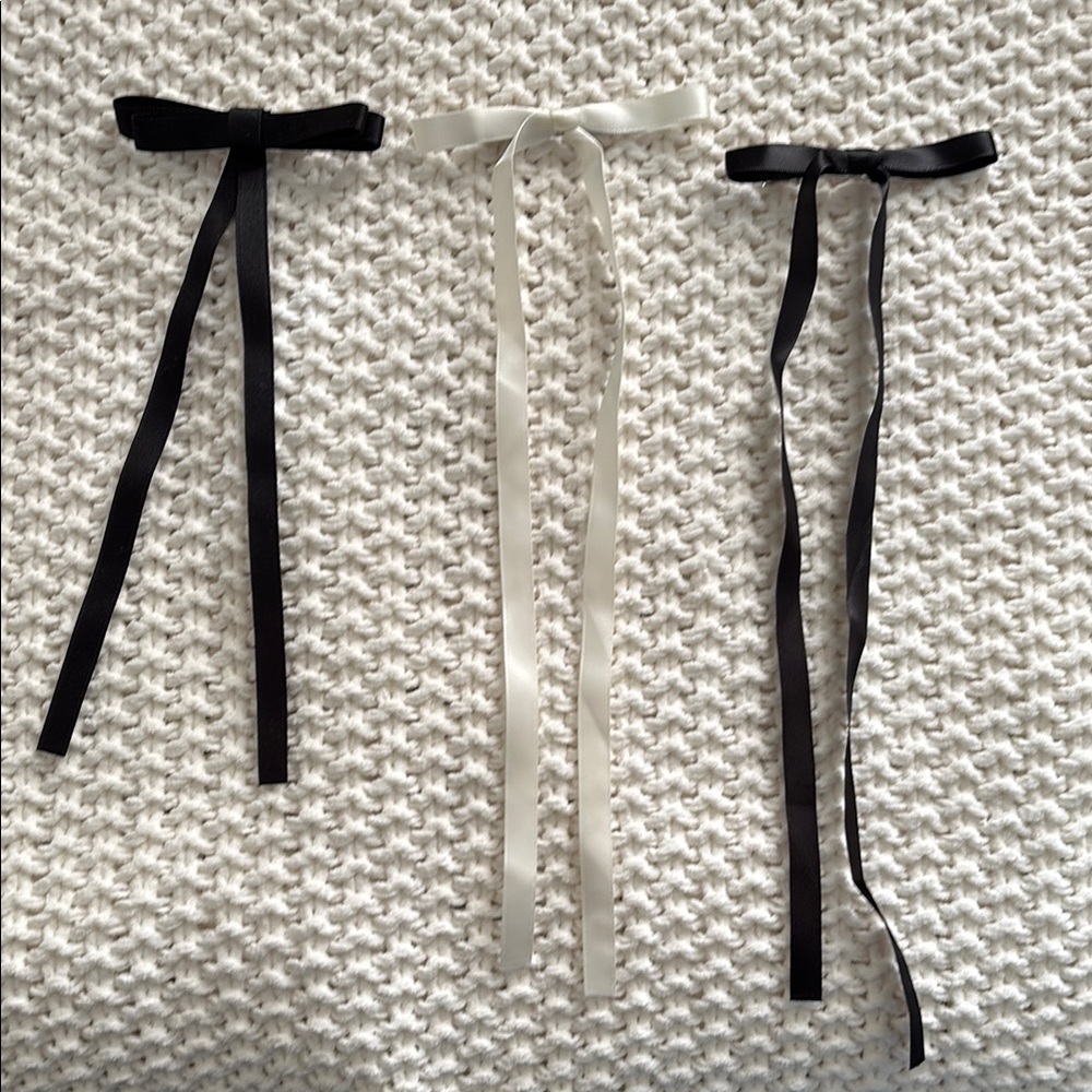 NWOT Black and Cream Hair Bow Set